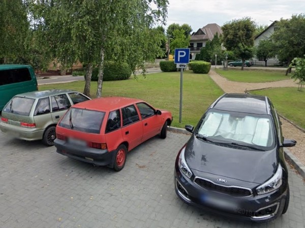 zdjęcie parkingu osiedlowego